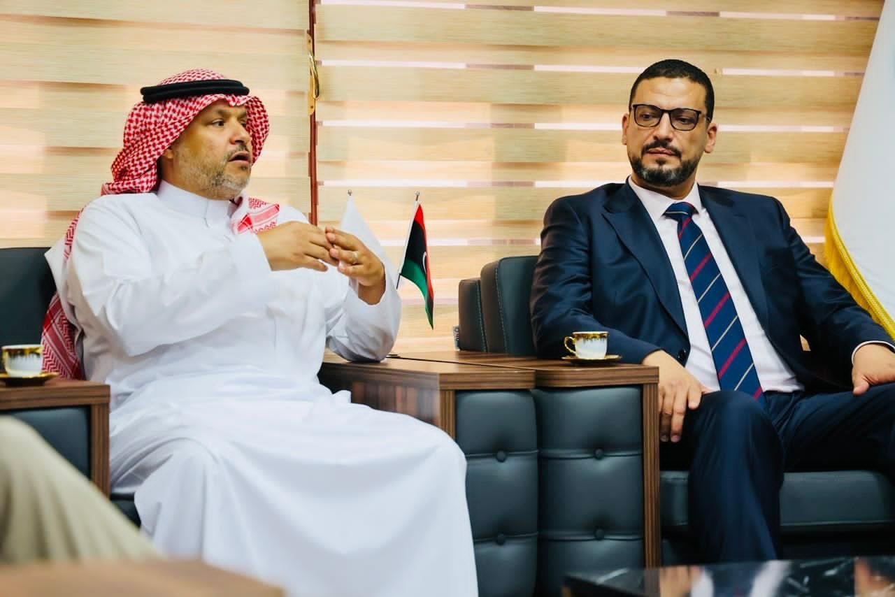 رئيس الاتحاد الدولي لكرة القدم المصغرة الدوسري يلتقي وزير الرياضة الليبي برغش